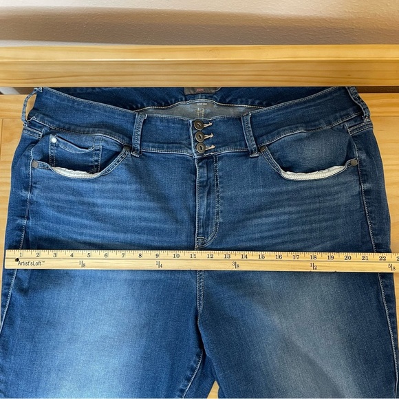 Torrid Feel The Fit Jegging Super Soft Jeans Size 24 / 3 Buttons Stretch - Picture 8 of 11